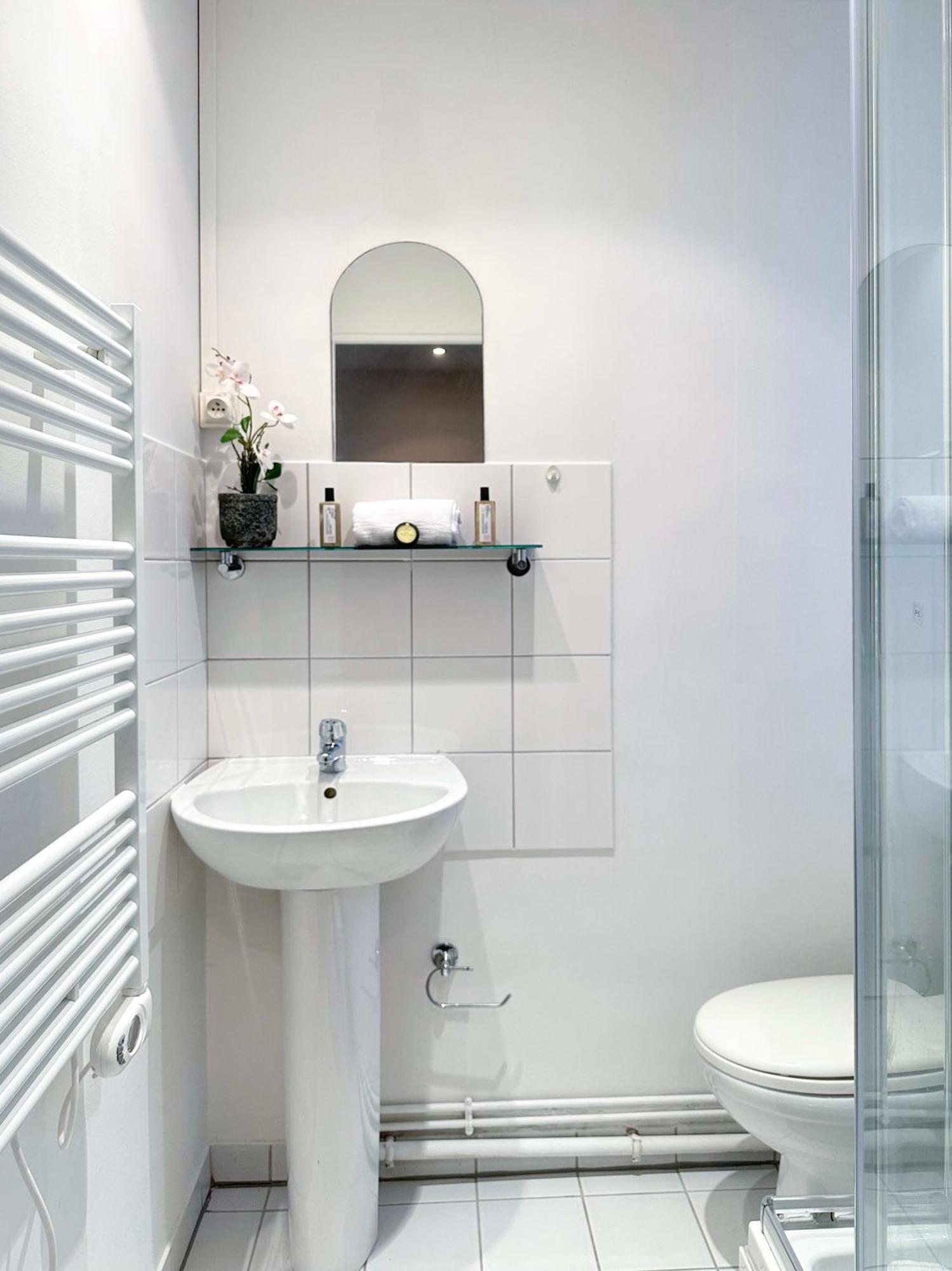 Peaceful Studio In Париж Экстерьер фото